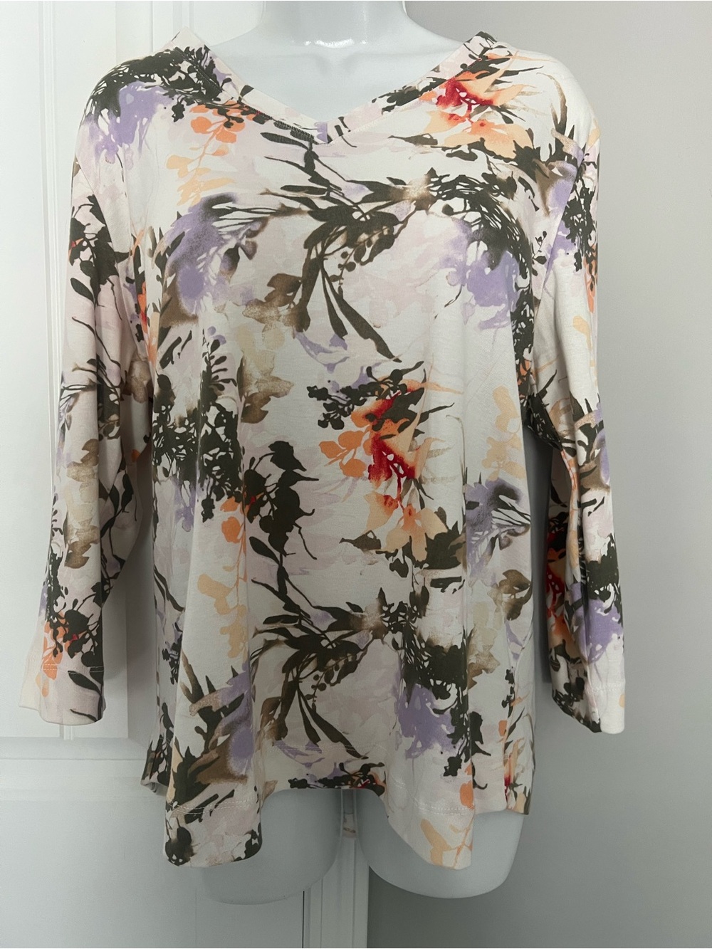 NWOT Chico’s Floral V-Neck Top SZ  L/2/12